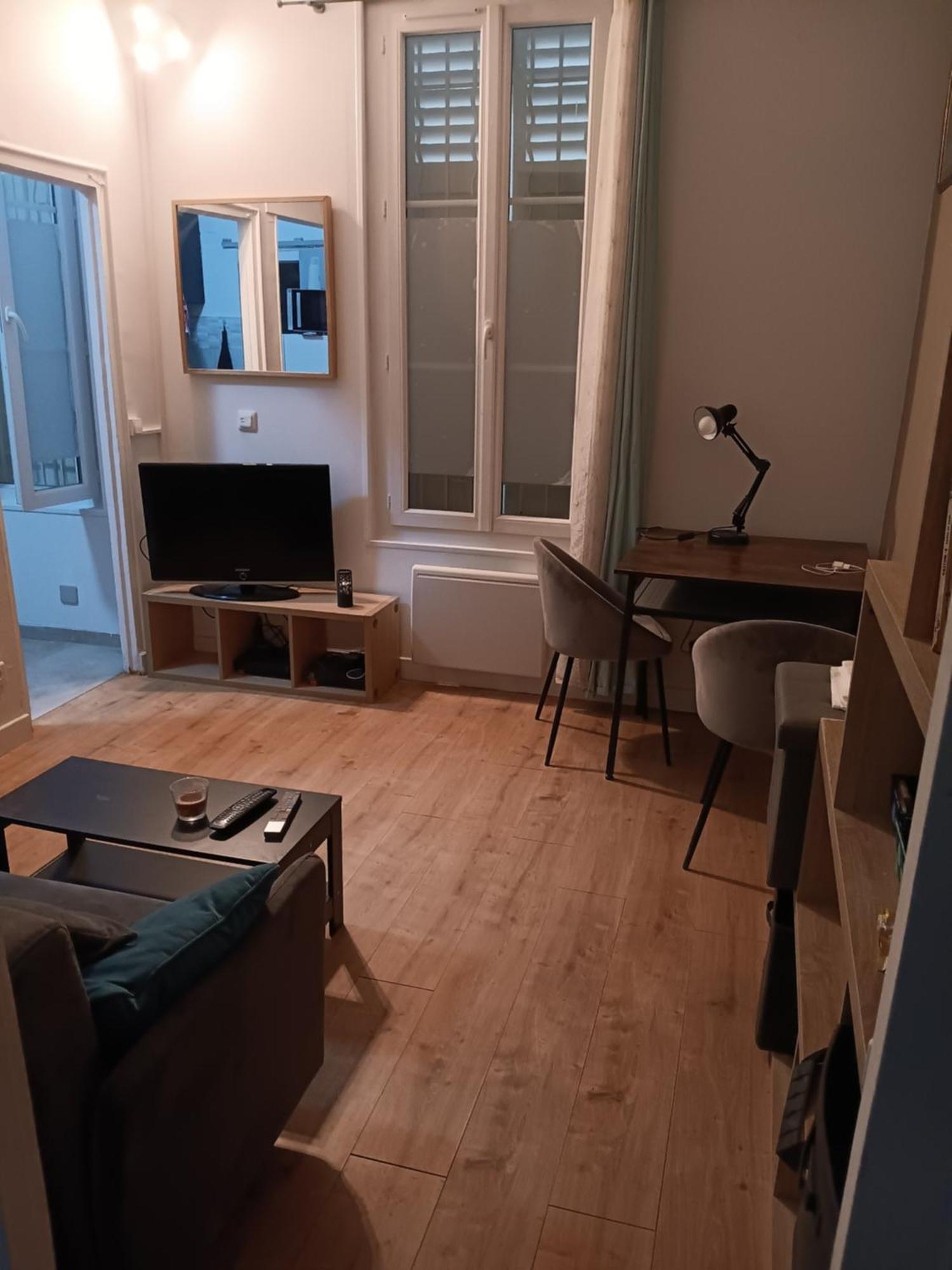 Apartamento Studio Au Pied De La Basilique Du Sacre Coeur París Exterior foto
